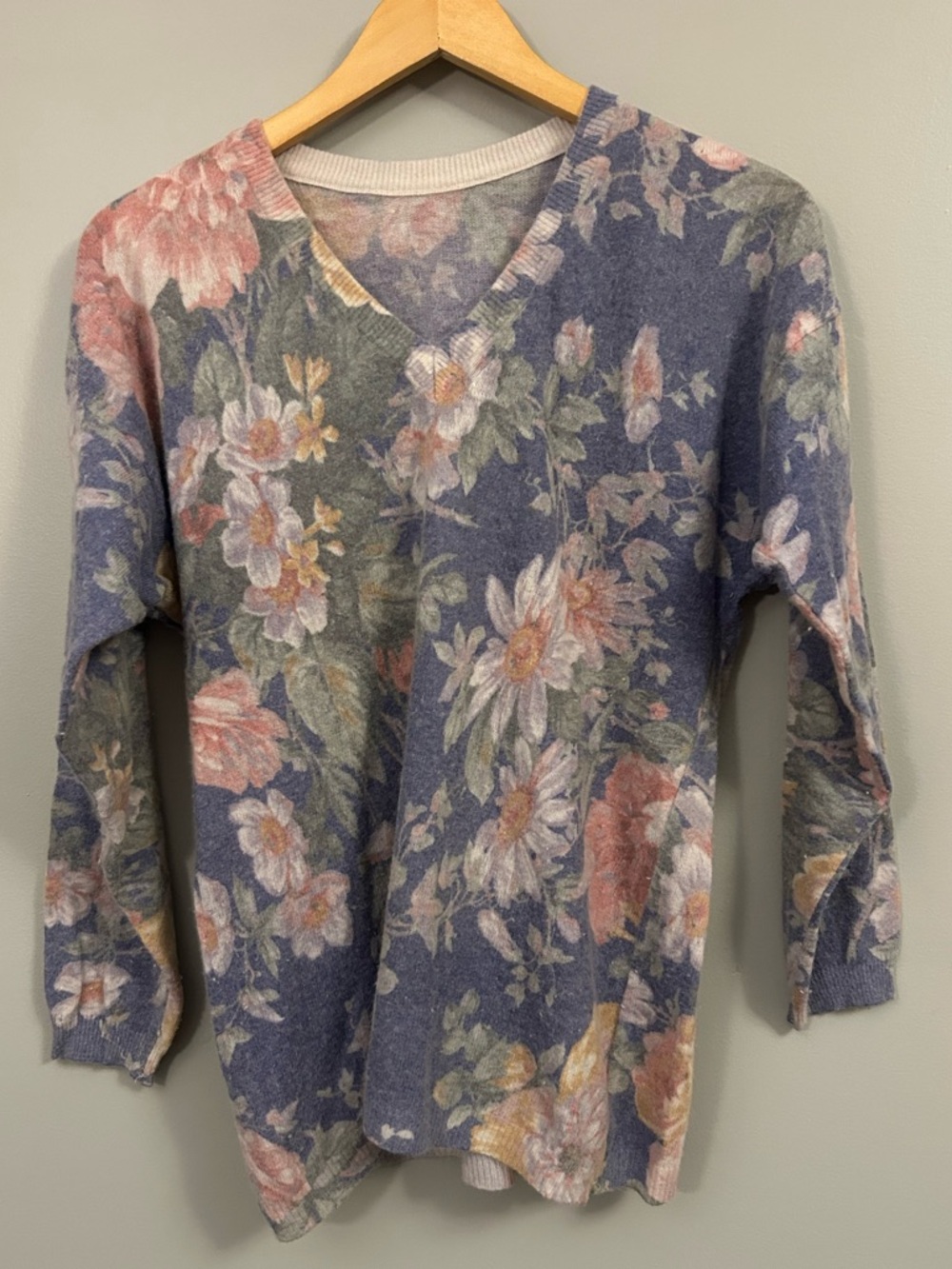 Express Tricot Lambswool Rabbit hair Floral VNeck Sweater in Dusty Blue and Pink